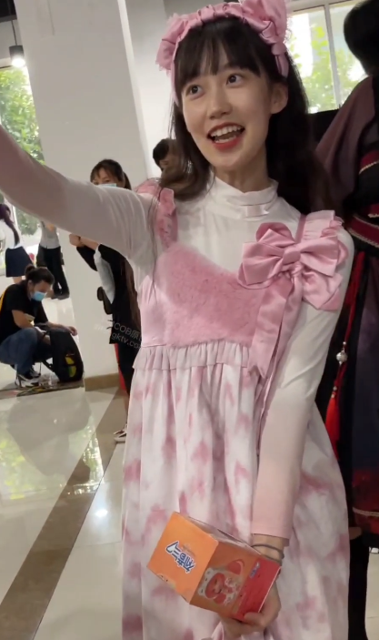 pink dress babe white boots
